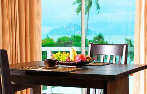 Baywatch Boutique Hotel Ao Nang Крабі Екстер'єр фото